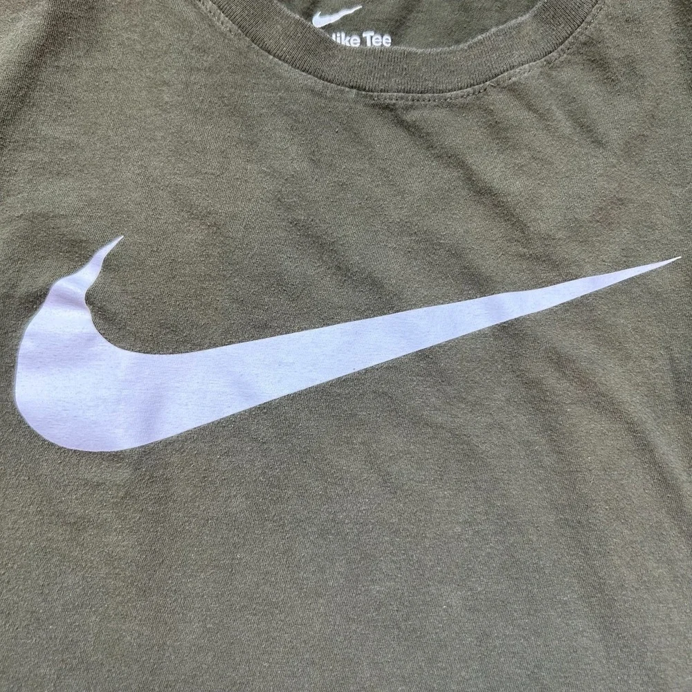 Nike Sportswear T Shirt Men XL Olive Green Comfortable Performance Standard Fit